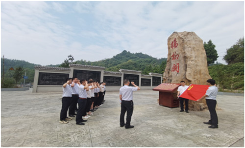 開乾投資集團(tuán)機(jī)關(guān)黨支部開展“緬懷革命先烈 建設(shè)清廉國企”主題黨日活動(dòng)